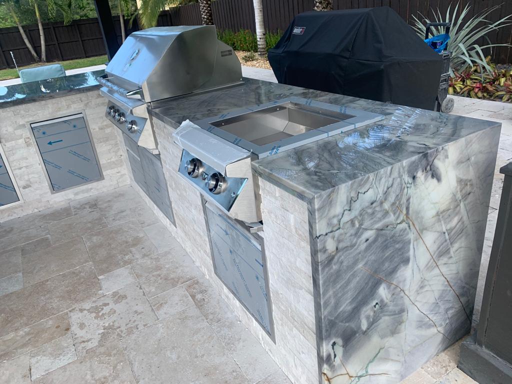Outdoor kitchen - quartzite
